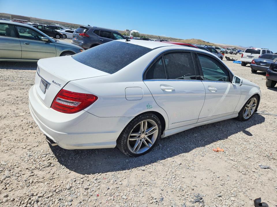 Photo 3 from auction – 2013 MERCEDES-BENZ C with VIN WDDGF8AB2DR242615