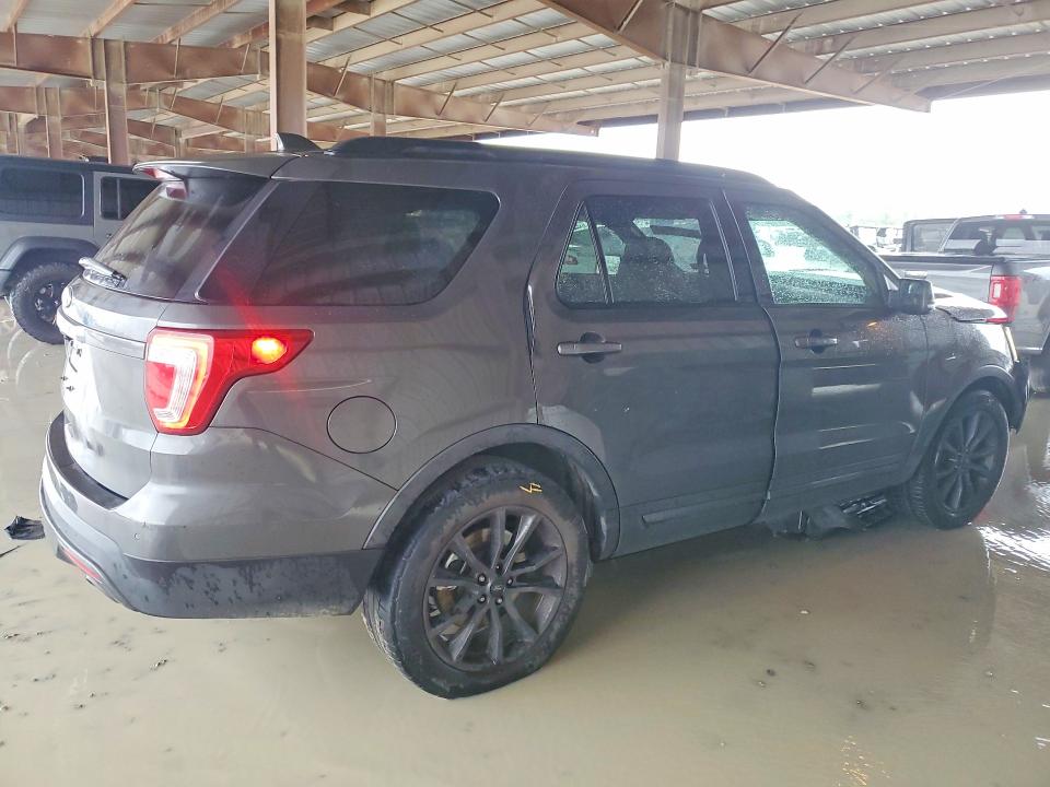 Photo 3 from auction – 2017 FORD EXPLORER with VIN 1FM5K7D86HGD53169