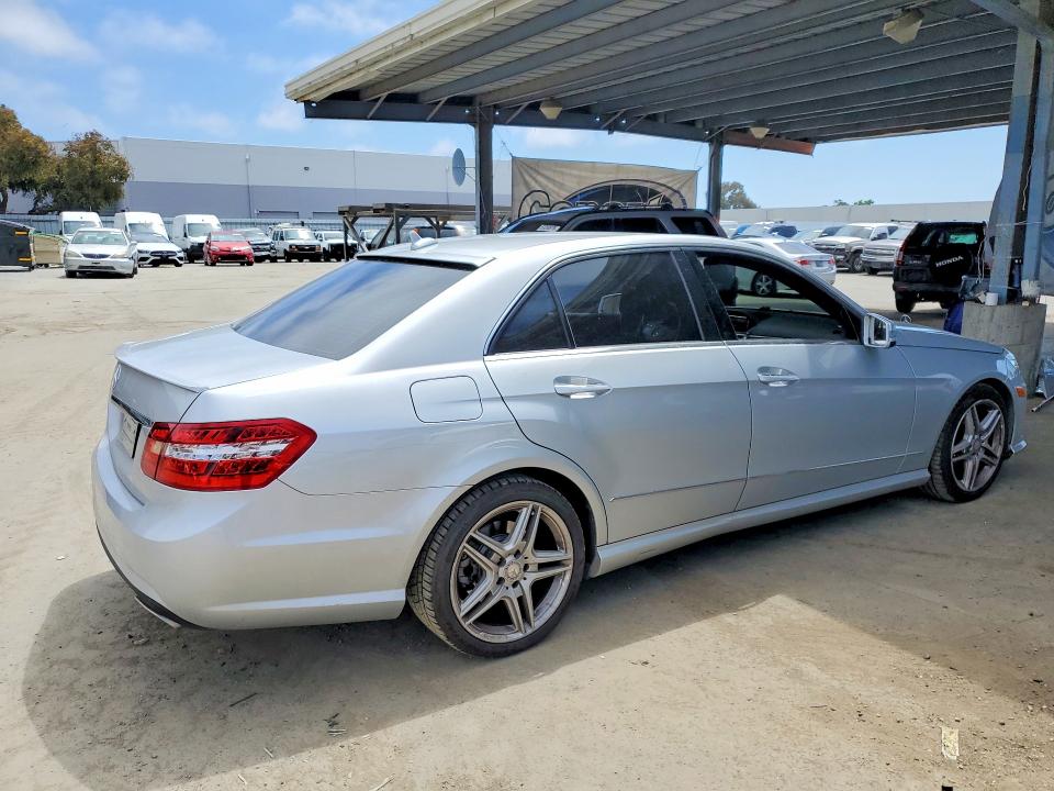 Photo 3 from auction – 2011 MERCEDES-BENZ E with VIN WDDHF5GB1BA267575