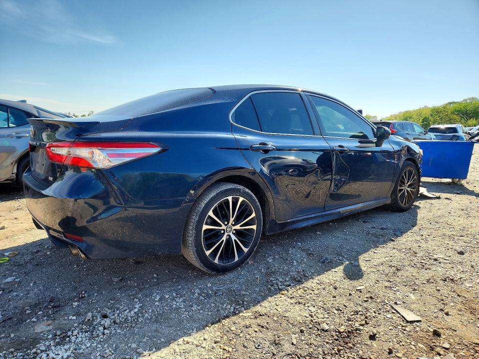Photo 3 from auction – 2018 TOYOTA CAMRY with VIN 4T1B11HK2JU647653