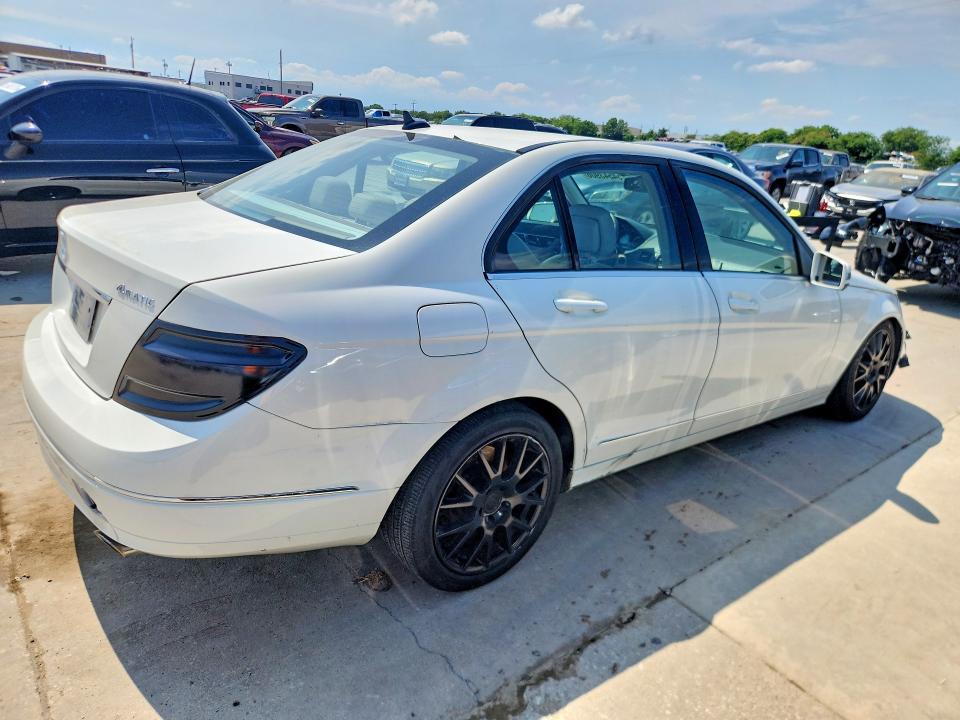 Photo 3 from auction – 2010 MERCEDES-BENZ C with VIN WDDGF8BB7AR123159