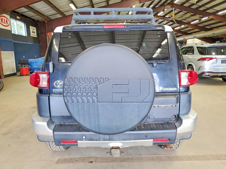 Photo 6 from auction – 2007 TOYOTA FJ CRUISER with VIN JTEBU11F870043450