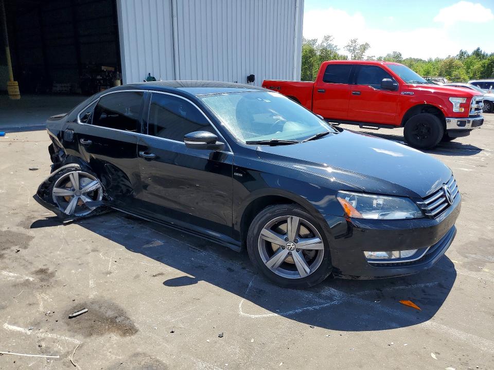 Photo 4 from auction – 2015 VOLKSWAGEN PASSAT with VIN 1VWAS7A36FC100818