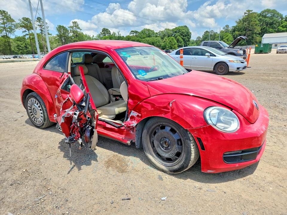 Photo 4 from auction – 2013 VOLKSWAGEN BEETLE with VIN 3VWJP7AT3DM688271