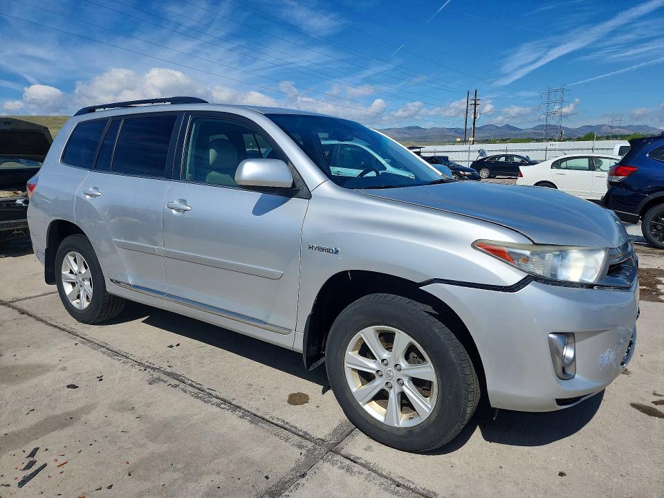 Photo 4 from auction – 2011 TOYOTA HIGHLANDER with VIN JTEBC3EH2B2002352