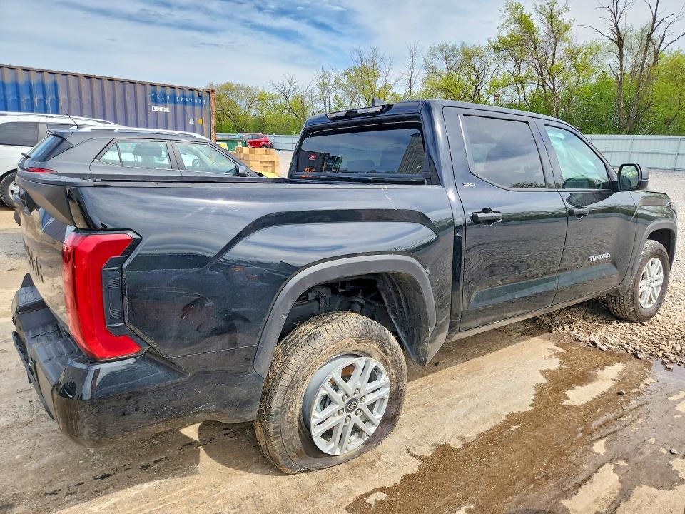 Photo 3 from auction – 2026 TOYOTA TUNDRA with VIN 5TFLA5DB9TX354159