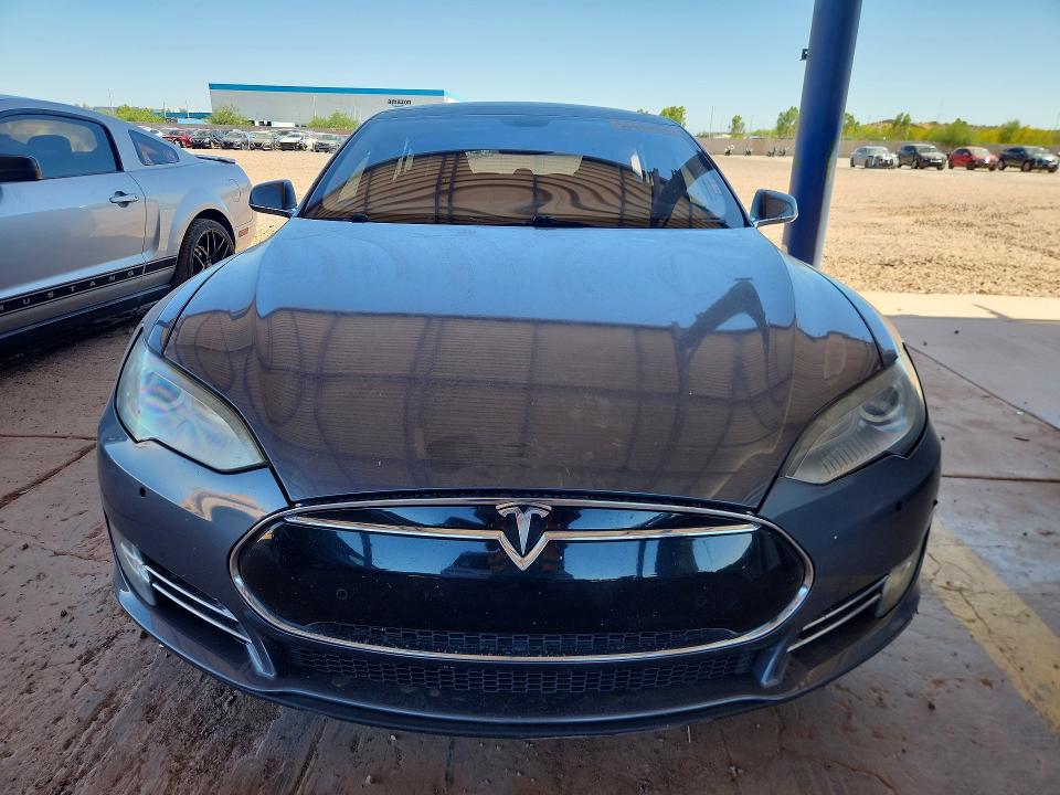 Photo 5 from auction – 2014 TESLA MODEL S with VIN 5YJSA1H11EFP30694