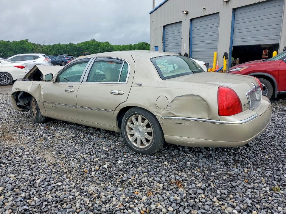 Photo 2 from auction – 2009 LINCOLN TOWN CAR with VIN 2LNHM82V39X635576