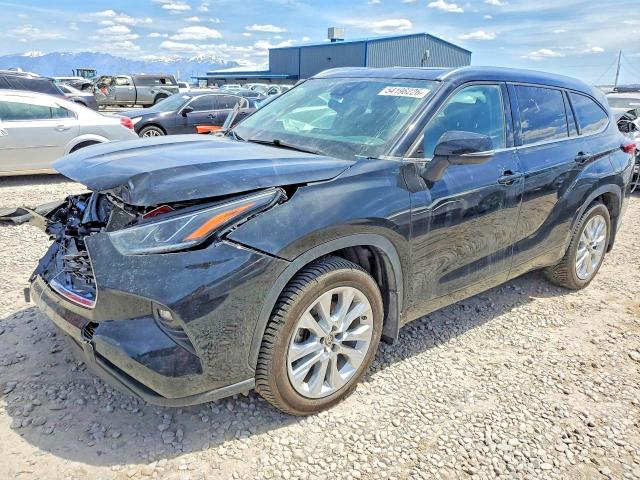 TOYOTA HIGHLANDER 2021 with VIN 5TDDZRBH8MS556509 - Photo from auction