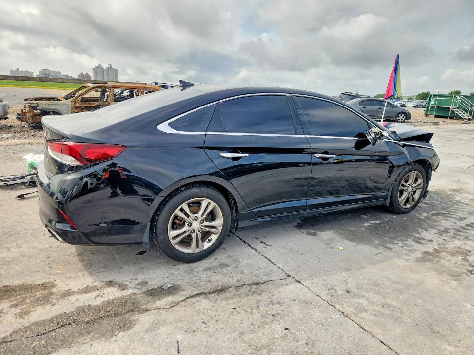 Photo 3 from auction – 2018 HYUNDAI SONATA with VIN 5NPE34AF4JH681985