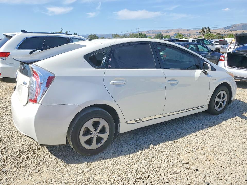 Photo 3 from auction – 2013 TOYOTA PRIUS with VIN JTDKN3DU7D5662594