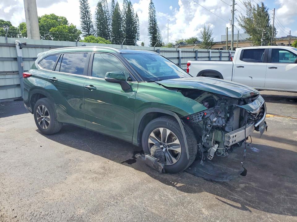 Photo 4 from auction – 2023 TOYOTA HIGHLANDER with VIN 5TDKDRAH5PS504105