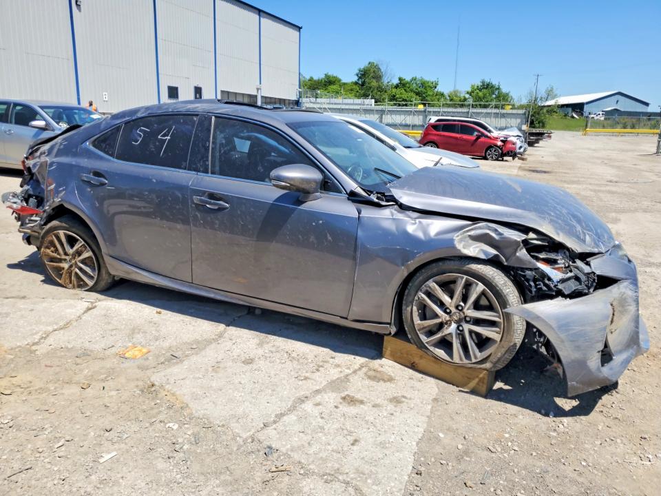 Photo 4 from auction – 2018 LEXUS IS with VIN JTHBA1D2XJ5070759