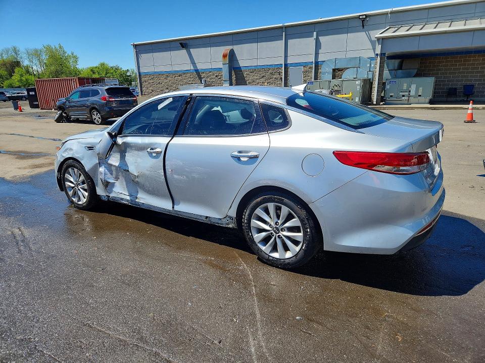 Photo 2 from auction – 2016 KIA OPTIMA with VIN 5XXGU4L39GG078138