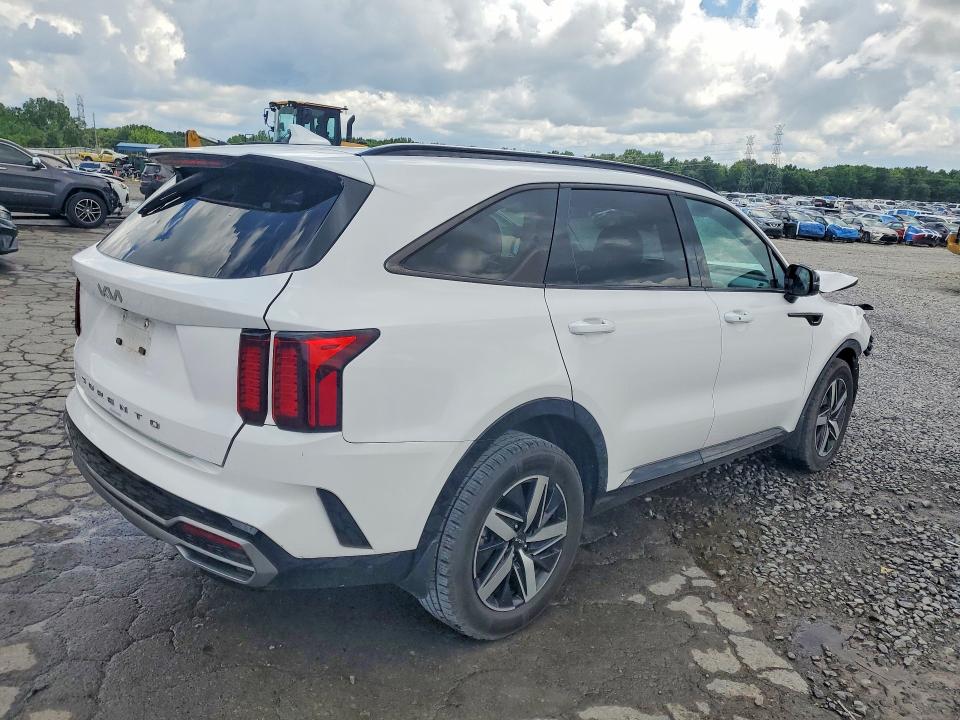 Photo 3 from auction – 2022 KIA SORENTO with VIN 5XYRL4LC3NG105046