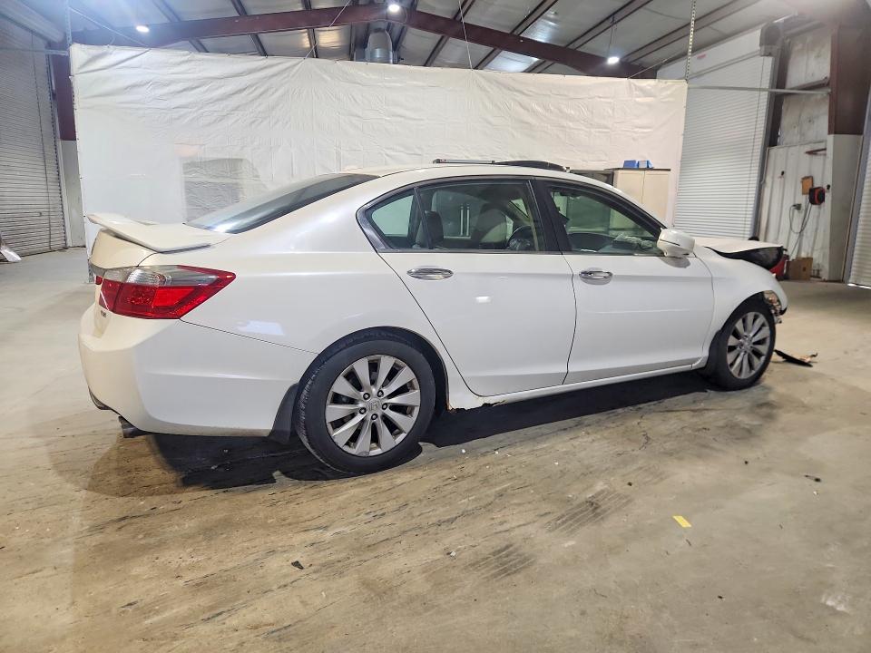 Photo 3 from auction – 2015 HONDA ACCORD with VIN 1HGCR3F8XFA014154