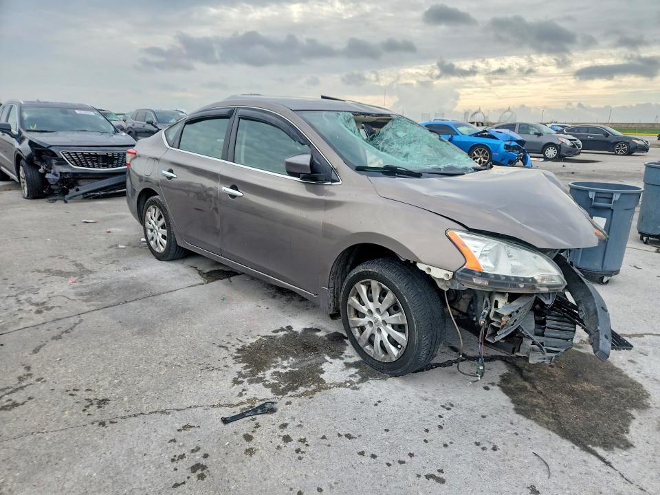 Foto 4 de la subasta – 2015 NISSAN SENTRA con VIN 3N1AB7AP2FL690691