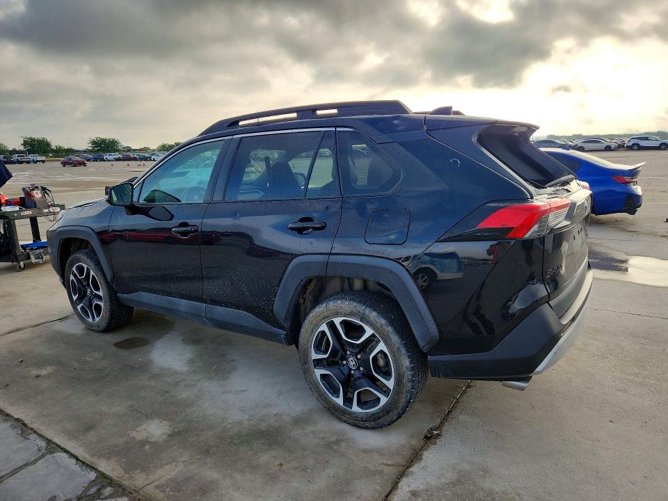 Photo 2 from auction – 2020 TOYOTA RAV4 with VIN 2T3J1RFV2LC073817