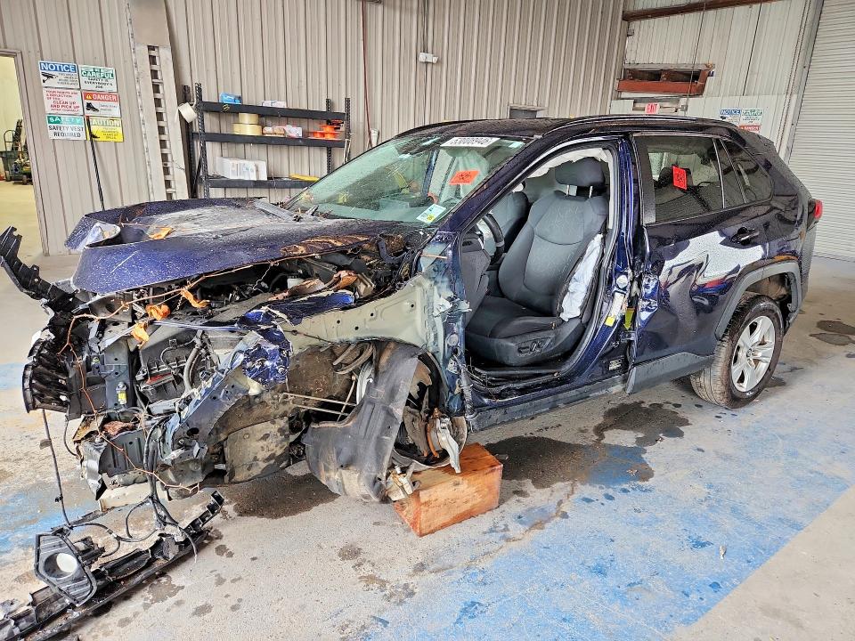 Photo 1 from auction – 2021 TOYOTA RAV4 with VIN 2T3W1RFV1MW112063