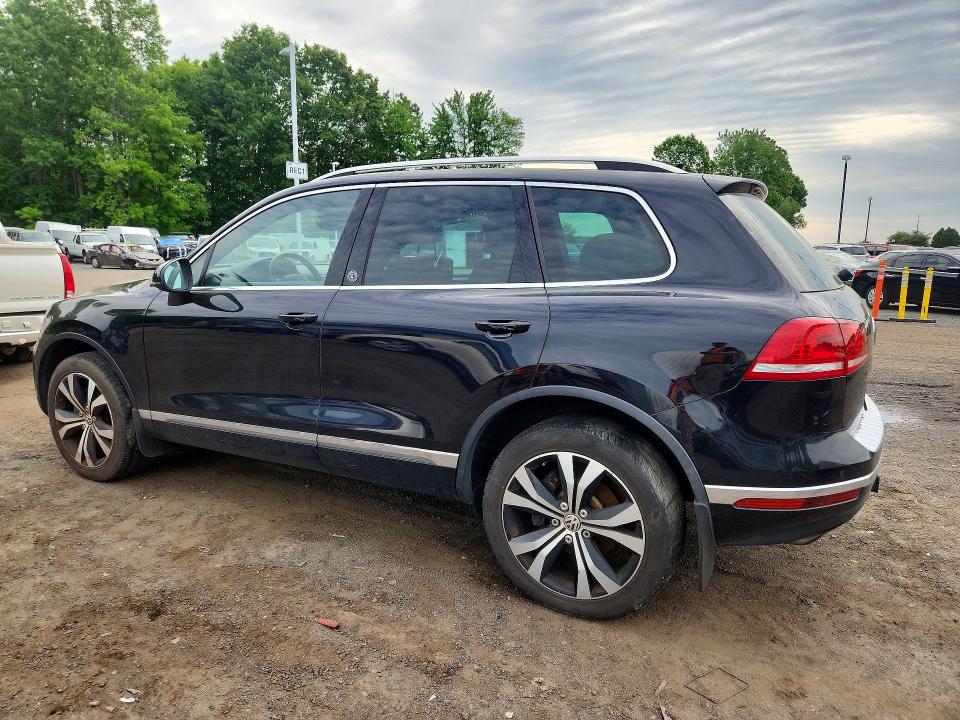 Photo 2 from auction – 2017 VOLKSWAGEN TOUAREG with VIN WVGRF7BP9HD000586