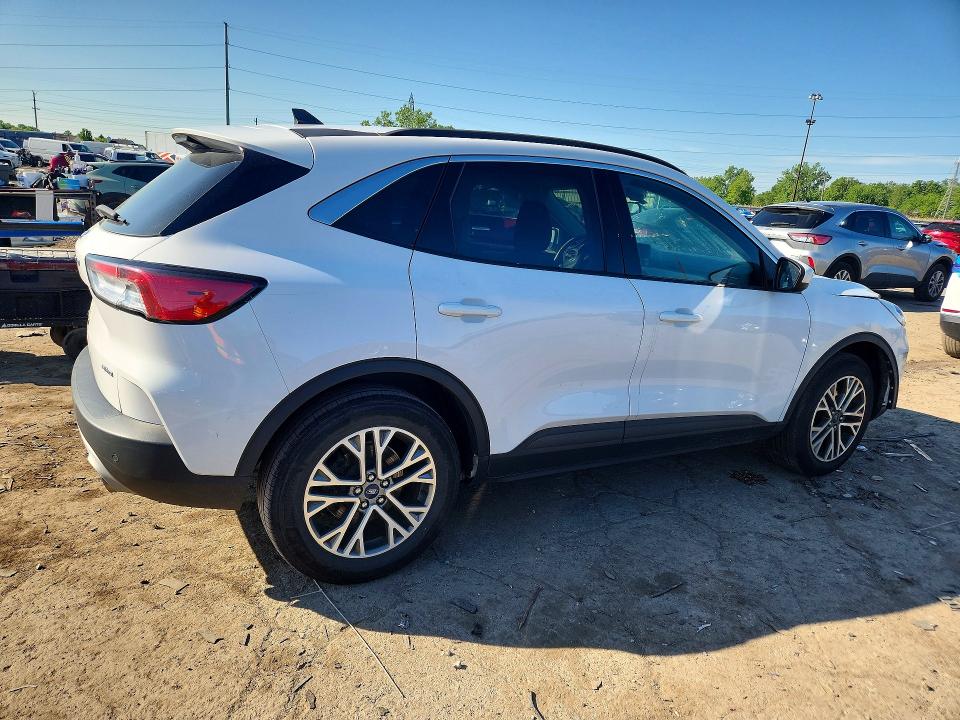 Photo 3 from auction – 2021 FORD ESCAPE with VIN 1FMCU9H68MUA86151