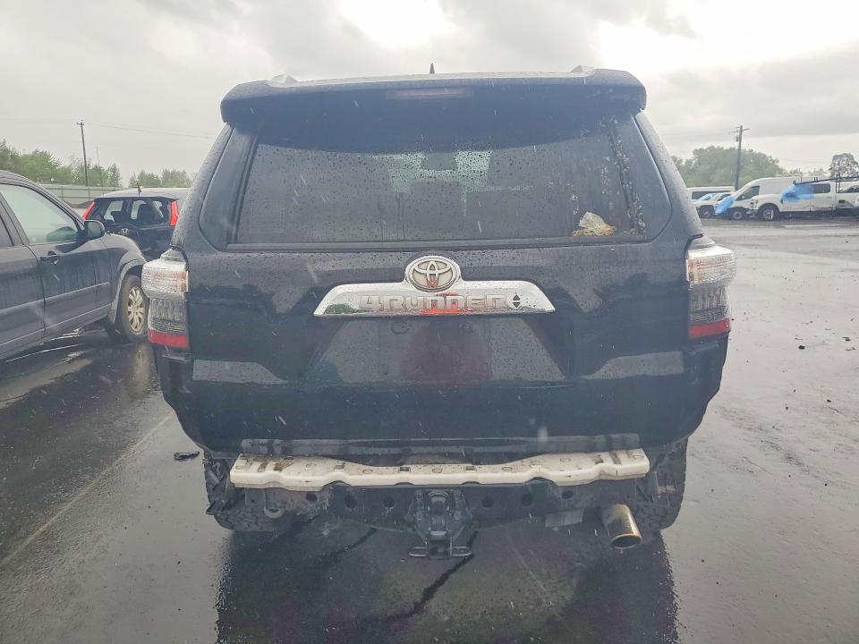 Photo 6 from auction – 2018 TOYOTA 4RUNNER with VIN JTEBU5JR9J5552328