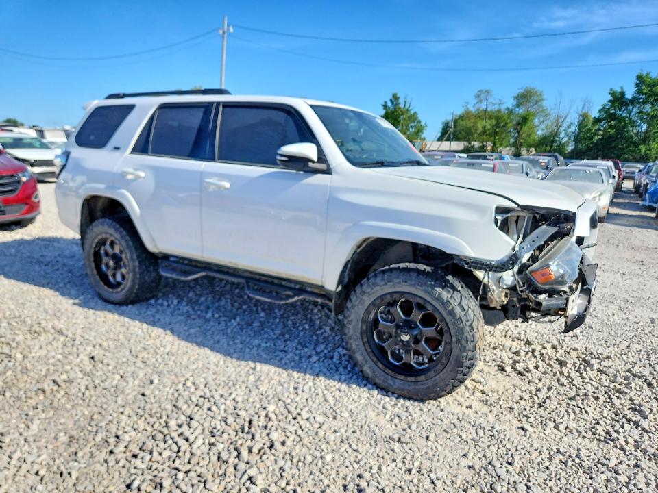 Photo 4 from auction – 2017 TOYOTA 4RUNNER with VIN JTEBU5JR6H5420816