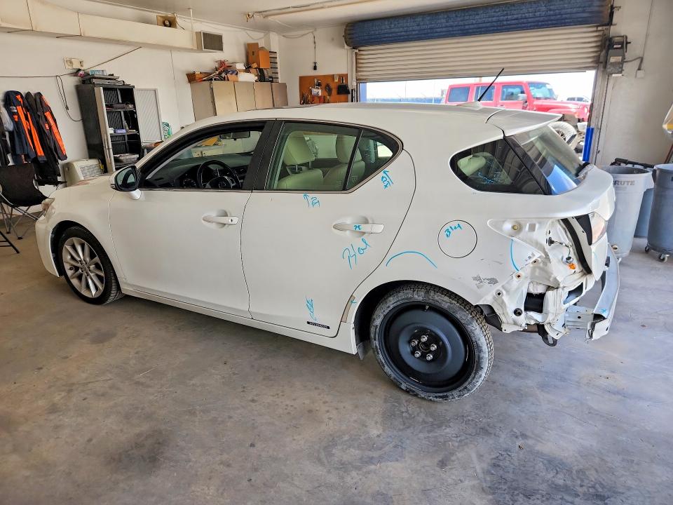 Photo 2 from auction – 2011 LEXUS CT with VIN JTHKD5BH4B2044859