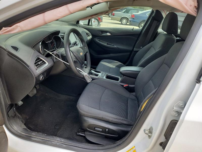 Photo 7 from auction – 2018 CHEVROLET CRUZ with VIN 1G1BE5SM2J7220989