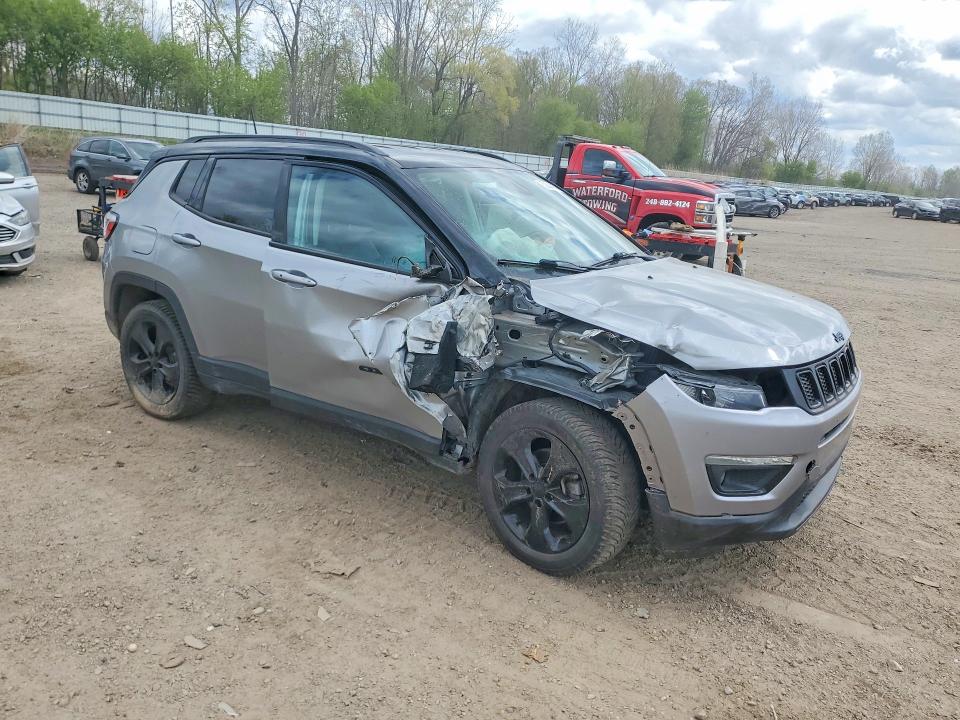 Photo 4 from auction – 2019 JEEP COMPASS with VIN 3C4NJDBB8KT740720