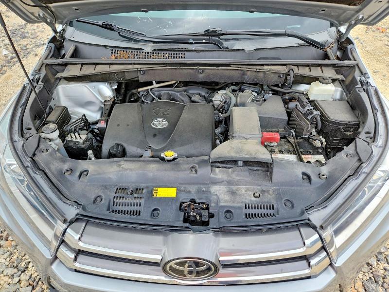 Photo 12 from auction – 2017 TOYOTA HIGHLANDER with VIN 5TDDZRFH6HS422128