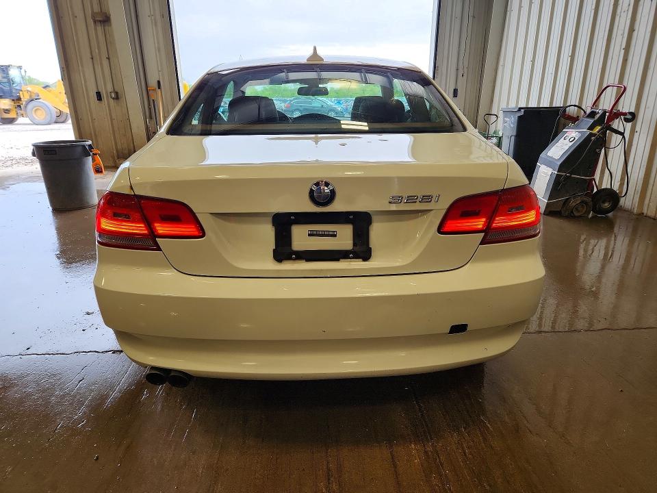 Photo 6 from auction – 2009 BMW 328 with VIN WBAWC33549PU84895