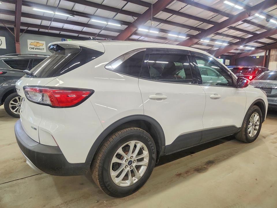 Photo 3 from auction – 2020 FORD ESCAPE with VIN 1FMCU9G64LUA64812