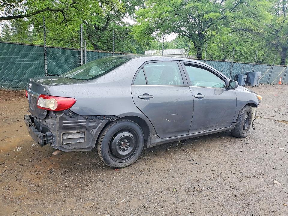Photo 3 from auction – 2013 TOYOTA COROLLA with VIN 2T1BU4EE8DC949929
