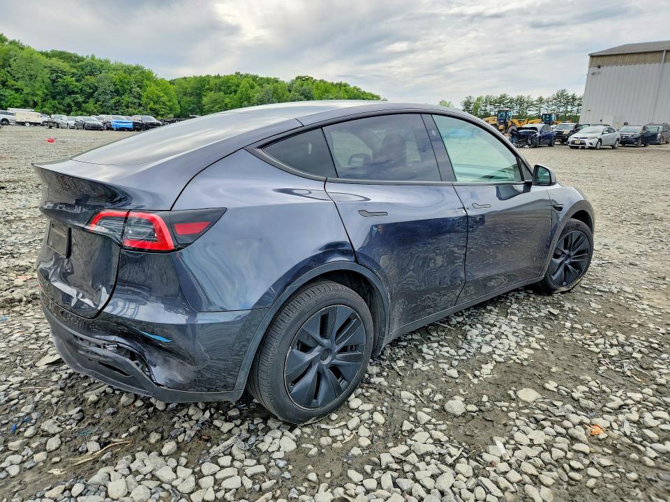 Photo 3 from auction – 2025 TESLA MODEL Y with VIN 7SAYGDED1SA371352