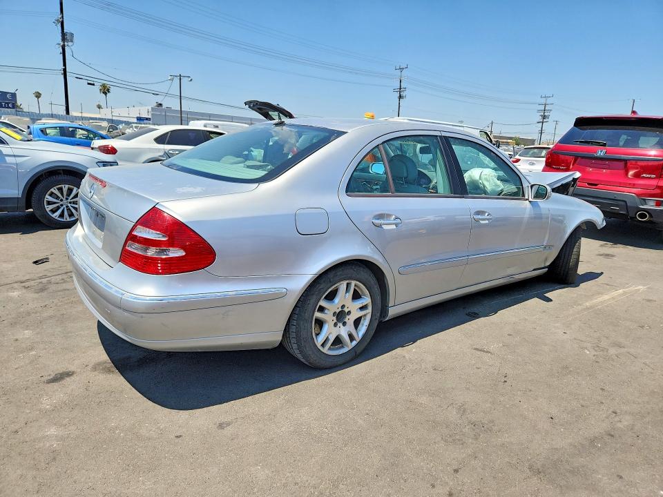 Foto 3 de la subasta – 2004 MERCEDES-BENZ E con VIN WDBUF65JX4A495679