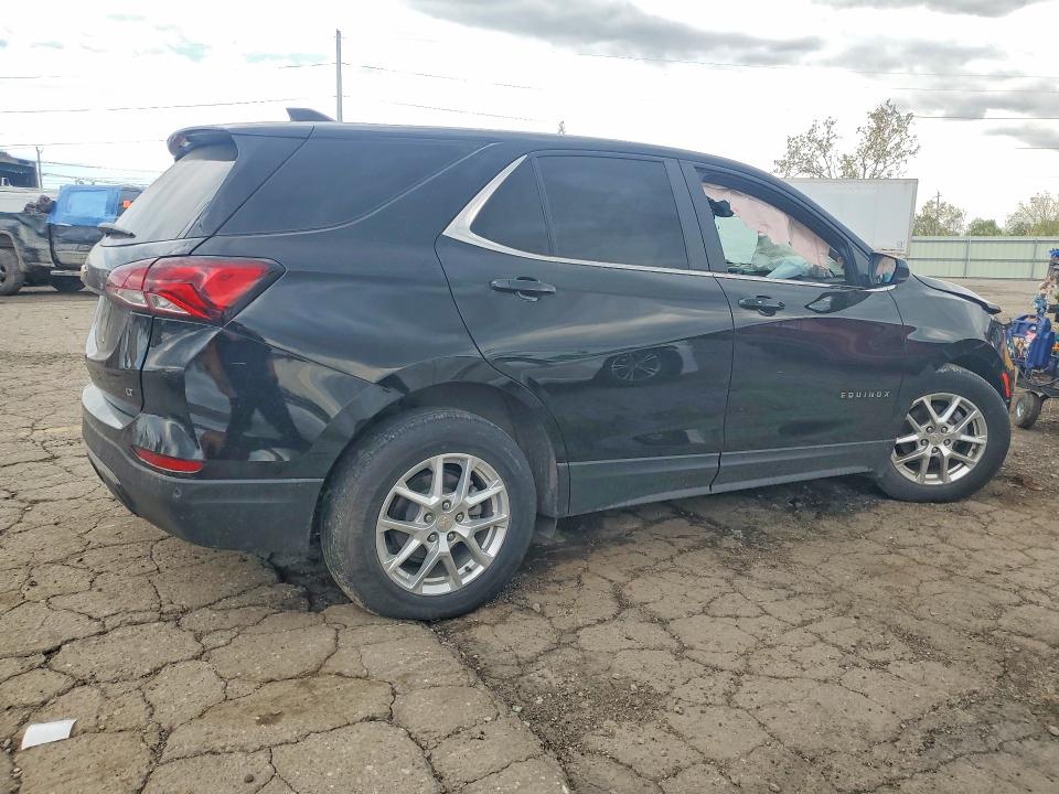 Photo 3 from auction – 2022 CHEVROLET EQUINOX with VIN 2GNAXKEV9N6103875