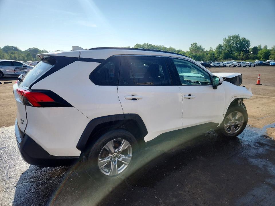 Photo 3 from auction – 2022 TOYOTA RAV4 with VIN 2T3P1RFV5NW254843