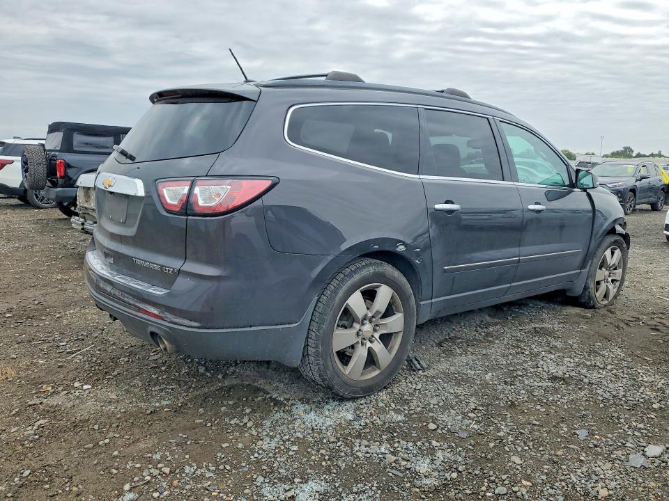 Photo 3 from auction – 2015 CHEVROLET TRAVERSE with VIN 1GNKVJKD2FJ330281