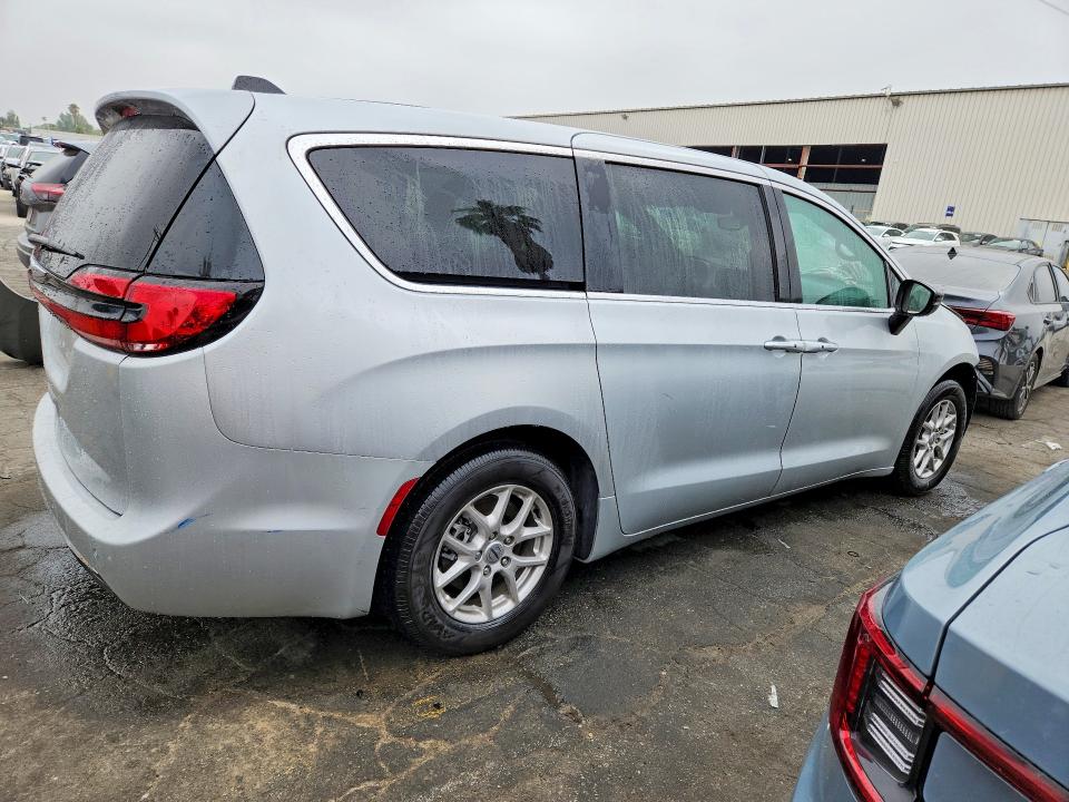 Photo 3 from auction – 2024 CHRYSLER PACIFICA with VIN 2C4RC1FG3RR191361