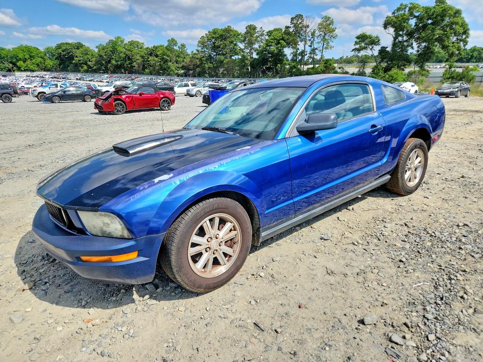 FORD MUSTANG 2007 with VIN 1ZVFT80N375273942 - Photo from auction