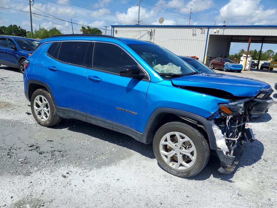 Photo 4 from auction – 2024 JEEP COMPASS with VIN 3C4NJDBN0RT114258