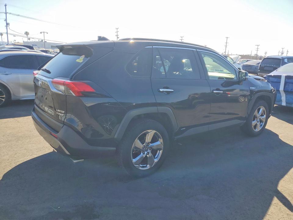 Photo 3 from auction – 2020 TOYOTA RAV4 with VIN JTMDWRFV2LD547906