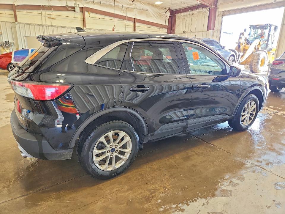 Photo 3 from auction – 2020 FORD ESCAPE with VIN 1FMCU9G65LUA99813