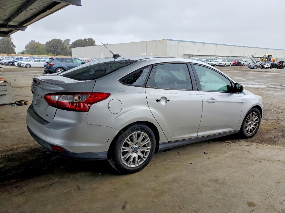 Photo 3 from auction – 2012 FORD FOCUS with VIN 1FAHP3F22CL142321