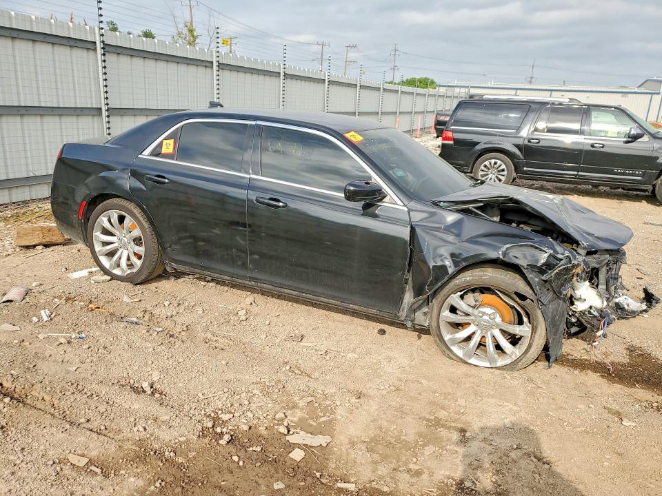 Фото 4 с аукциона – 2018 CHRYSLER 300 с VIN 2C3CCAAG6JH222968