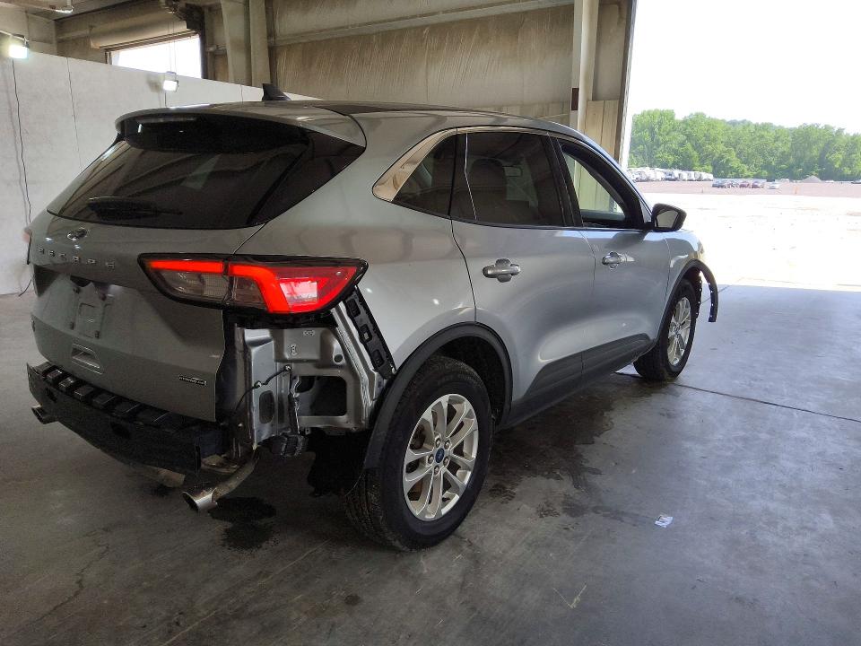 Photo 3 from auction – 2022 FORD ESCAPE with VIN 1FMCU9BZ4NUA61493