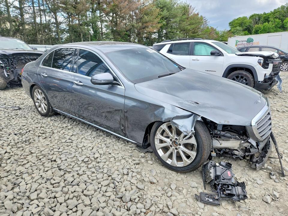 Photo 4 from auction – 2018 MERCEDES-BENZ E with VIN WDDZF4KB4JA310083