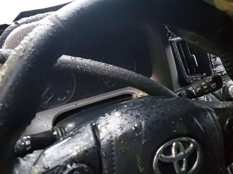 Photo 9 from auction – 2018 TOYOTA RAV4 with VIN 2T3RFREV8JW845089