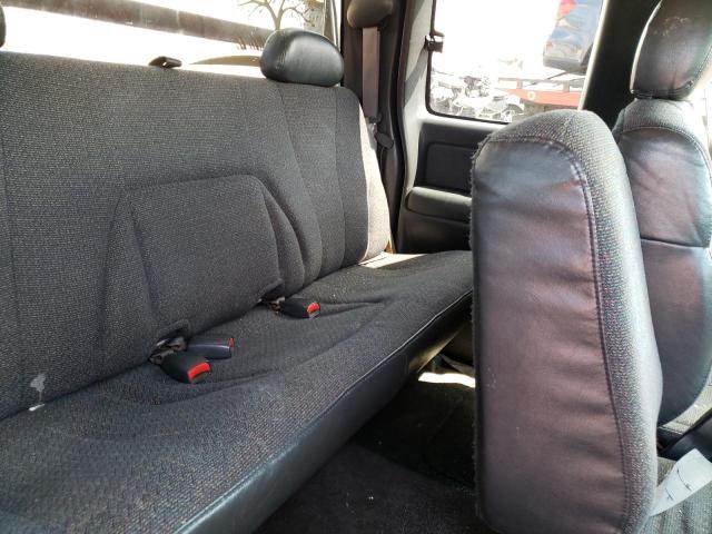Photo 11 from auction – 2002 CHEVROLET SILVERADO with VIN 1GCGK29U52Z311755